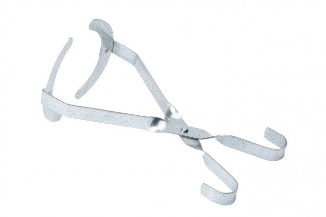 Plate gripper for cans