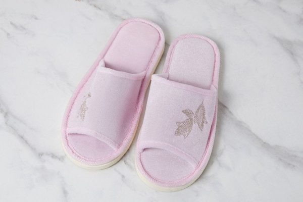 1ba1254a750048cc3b31ae384d04c757.jpg Women's slippers A-140-012 36-37