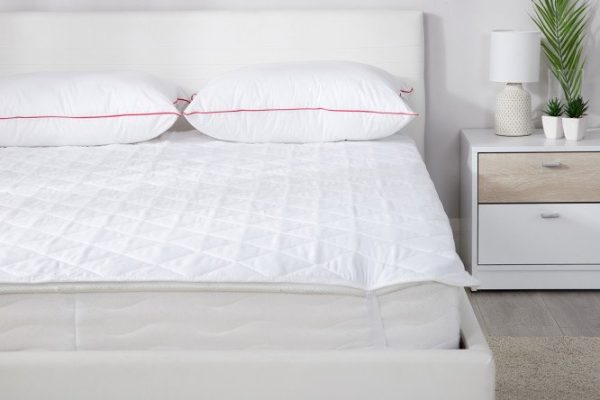 Mattress cover with elastic bands MITTE Synthetic 180x200 cm