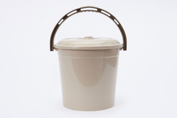ec39fa5d1afb2fb02fd5539a018799ca.jpg Bucket with lid 021020 10 l, latte color