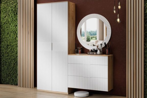 Hallway with round mirror Hilton white